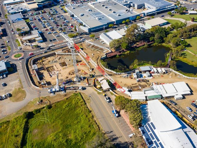 A massive crave has been installed as the development of Hervey Bay's council administration centre continues.