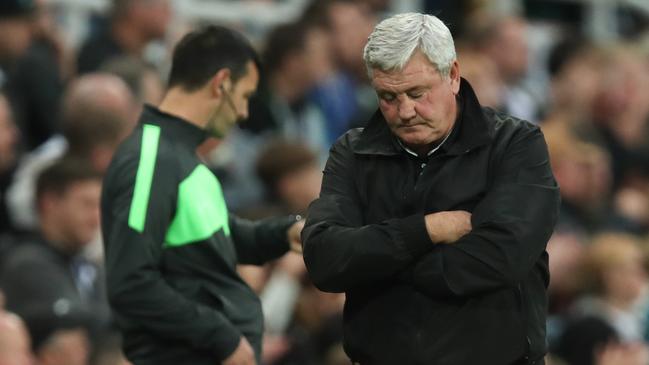 A dejected Steve Bruce at St. James Park. Photo by Robbie Jay Barratt – AMA/Getty Images