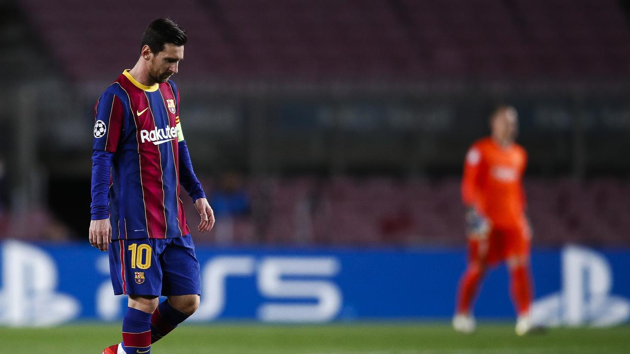 Lionel messi lifting the 2018/19 champions league trophy for barcelona  against tottenham