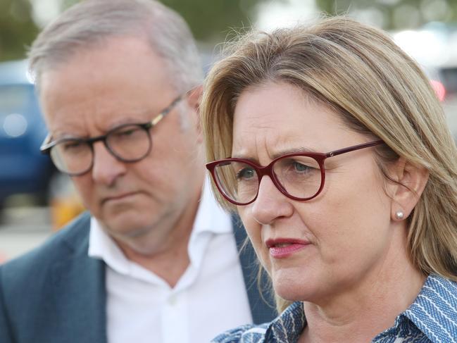 GRAMPIANS, AUSTRALIA - NewsWire Photos - 29 DECEMBER, 2024:  Prime Minister Anthony Albanese and Premier Jacinta Allan in Horsham to tour the fire area of the Grampians bushfire. They are pictured at the Horsham Incident Control Centre where they held a press conference. Picture: NewsWire / David Crosling