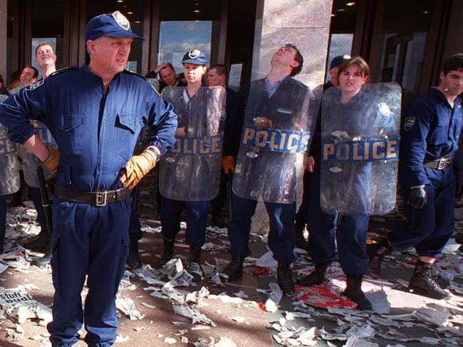 nap 19/8/96 - CANBERRA - damage inside parliament house. riots demonstrations ACT 1996 vandalism