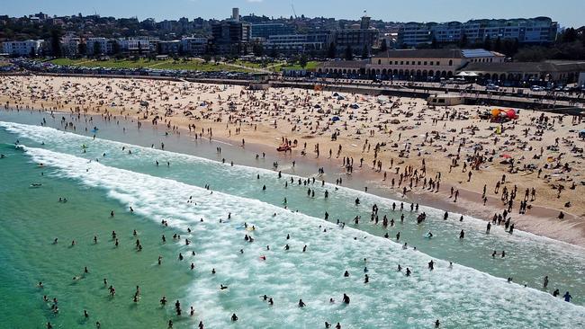 Crowds flock to Bondi as temperatures nudge 30 degree on the October long weekend. Picture: Toby Zerna