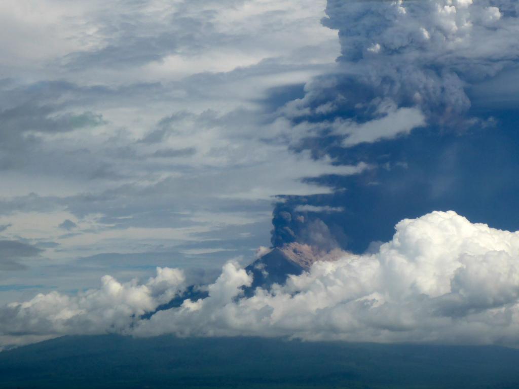 PNG volcano Mount Ulawun erupts, forcing 13,000 to flee their homes ...