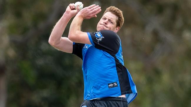 Kyle Adams bowling for Greenvale Kangaroos. Picture: Arj Giese