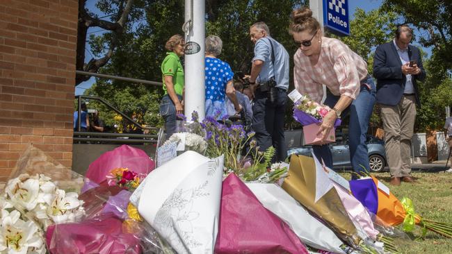 Chinchilla florist Erin Ford lays flowers at Chinchilla Police Station in memory of fallen officers. Tuesday, December 13, 2022. Picture: Nev Madsen.