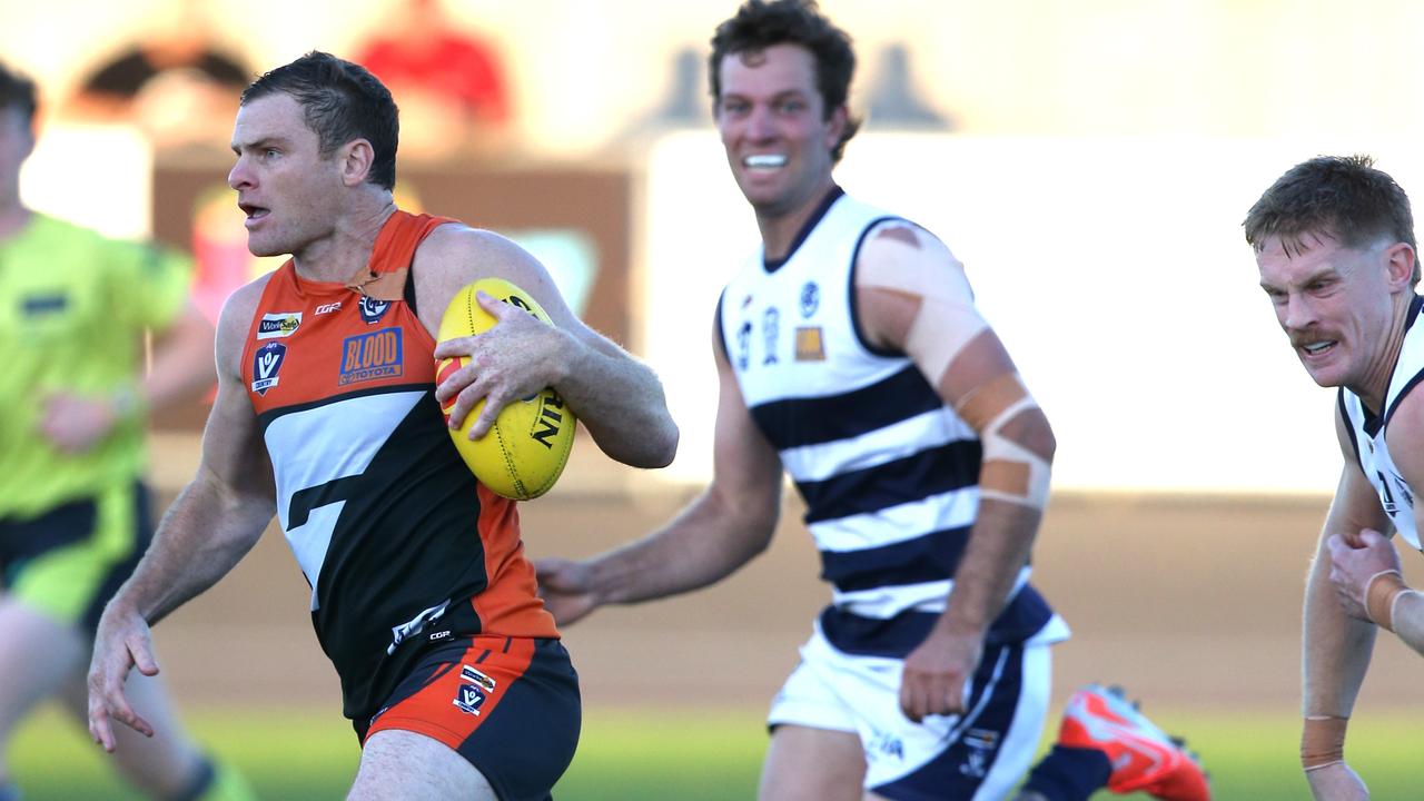 Ex-AFL talent turns it on in big Giants win, as young gun dominates