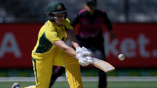 Elyse Villani’s 137 helped the Aussies to a big win in their practice match over South Africa.