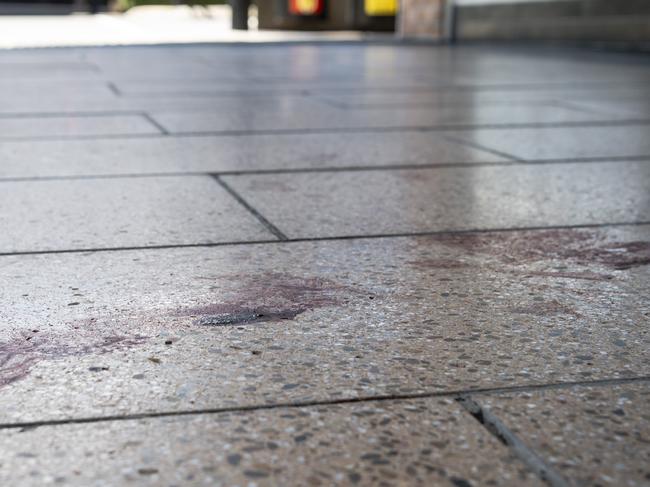 Police hunt for group that viciously gangbashed man in CBD