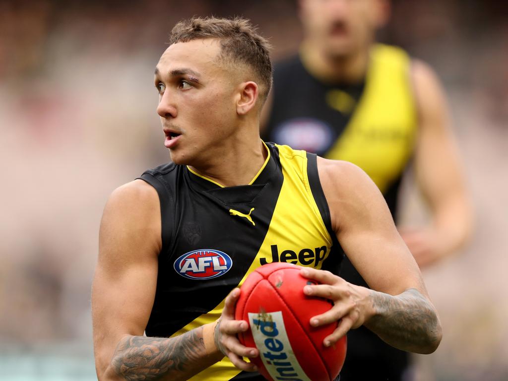 Shai Bolton of the Tigers looks for a teammate during the Round 17 AFL match between the Richmond Tigers and the GWS Giants at the MCG in Melbourne, Sunday, July 14, 2019.  (AAP Image/Mark Dadswell) NO ARCHIVING, EDITORIAL USE ONLY