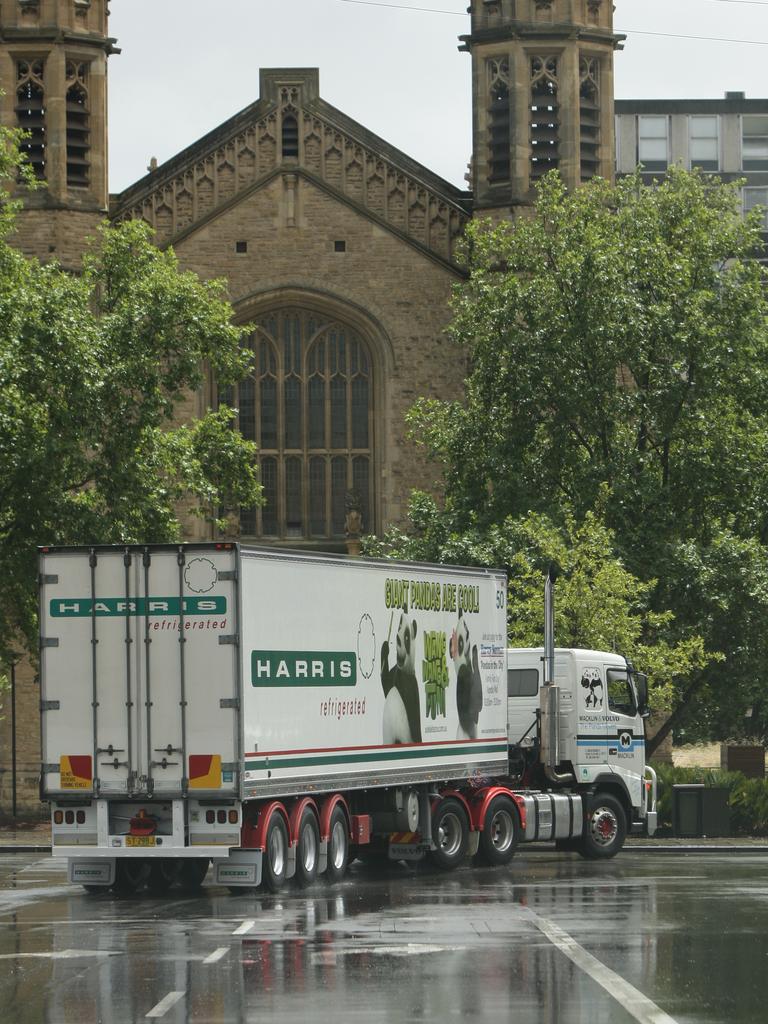 The truck carrying the two giant pandas Wang Wang and Fu Ni pass Bonython Hall (Adelaide Uni) en route to their new home at the Adelaide Zoo.