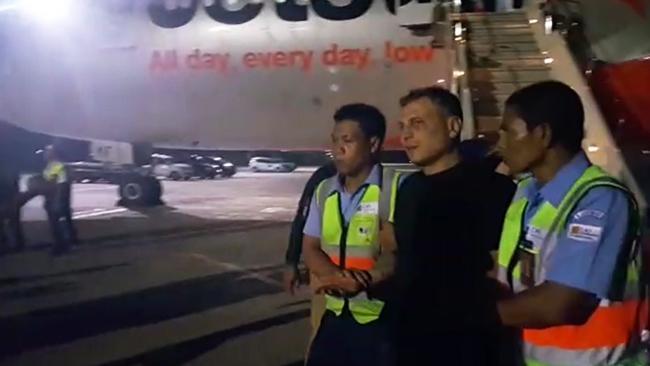 Australian men taken off Jetstar plane in Bali after in-flight brawl