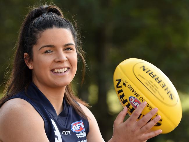 Pic of AFL women's aspirant Madison Prespakis who is 17 and a three times junior all-australian.