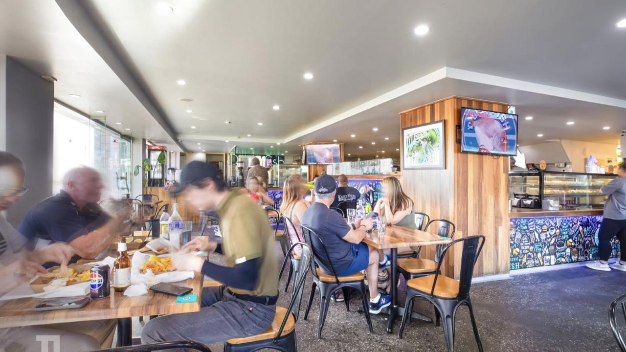 Located at 105 Beach St, Port Melbourne, D’Lish Fish attracts locals, tourists, and cruise ship passengers seeking classic seaside fish and chips.