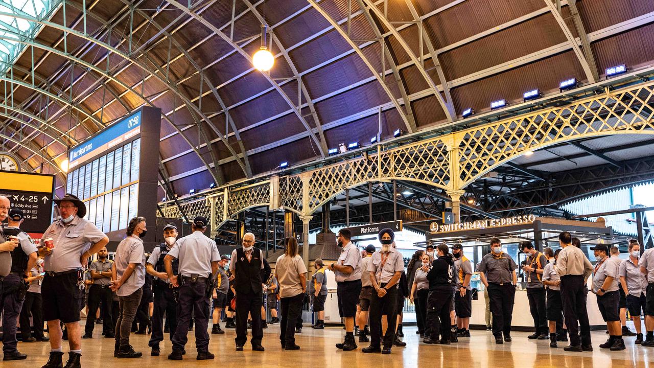 Commuters outside of Central Station. Picture: NCA NewsWire / Flavio Brancaleone