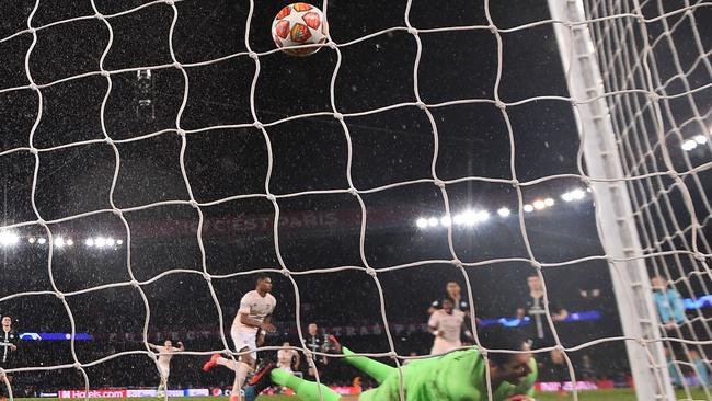 Marcus Rashford blasts home the decisive penalty