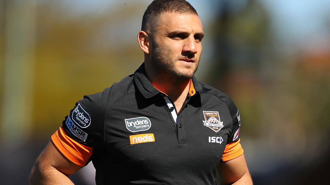 Tigers great and now trainer Robbie Farah says at no stage was he having a crack at Michael Maguire in the coach’s box.