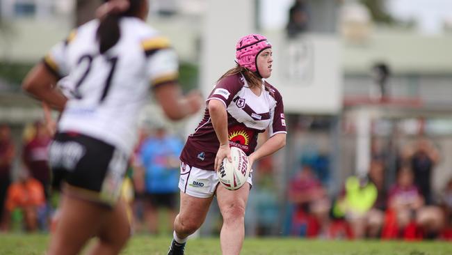 Rilee Jorgensen, 16, looks to pass for the Burleigh Bears. Picture: Erick Lucero