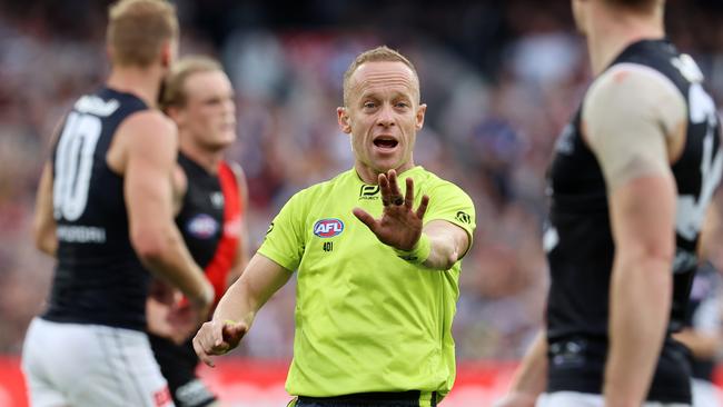 Umpire Ray Chamberlain explains a decision. Picture: Michael Klein.