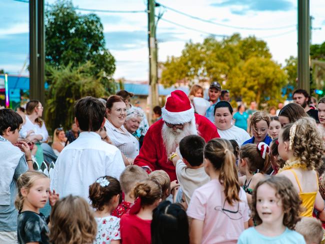 Dalby Christmas Street Party: Santa's arrival