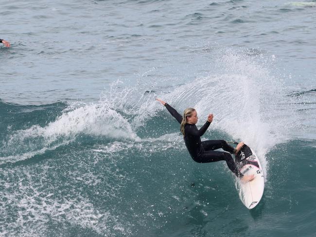 SYDNEY, AUSTRALIA - NewsWire Photos AUGUST 4, 2024: A Surfer catches a wave at Bronte Beach.Picture: NewsWire / Damian Shaw