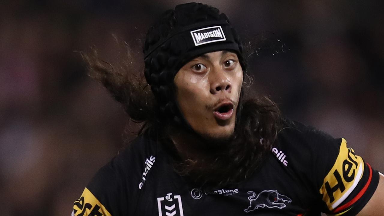 PENRITH, AUSTRALIA - AUGUST 04: Jarome Luai of the Panthers runs the ball during the round 23 NRL match between Penrith Panthers and Melbourne Storm at BlueBet Stadium on August 04, 2023 in Penrith, Australia. (Photo by Jason McCawley/Getty Images)