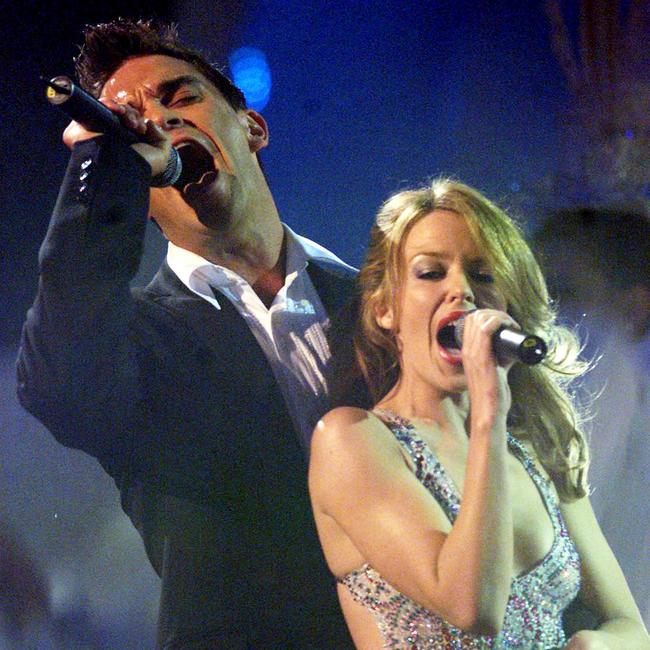 Robbie Williams and Kylie Minogue perform on stage at the European MTV Music Awards in 2000 (Photo by Dave Hogan/Getty Images)