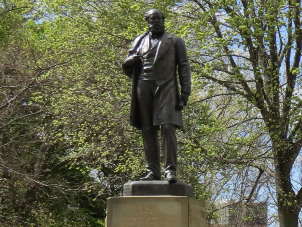 Hobart City Council votes to tear down statue of premier William ...