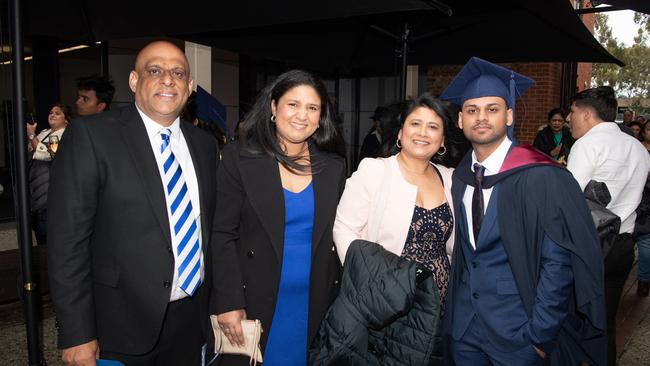05-10-2023 Deakin Graduation Masters of Architecture. Matthew Comerford and family