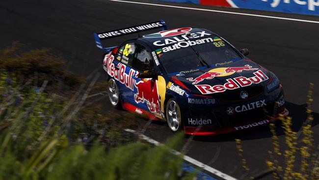 Jamie Whincup claims provisional pole for the Bathurst 1000.