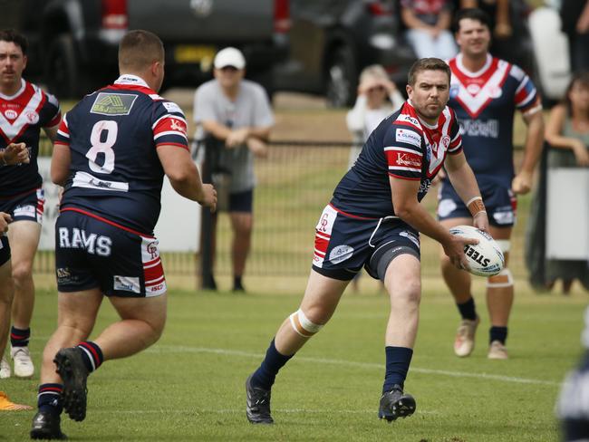 Chris Browne prepares a pass for prop Jack Simpson. Photo: Warren Gannon Photography