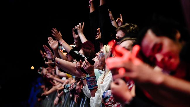 The crowd is seen cheering at Groovin’ the Moo in Adelaide. (Pic: Morgan Sette)