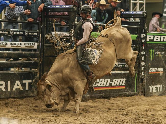 ‘It gets the blood pumping’: Top QLD cowboy ready to ride in US