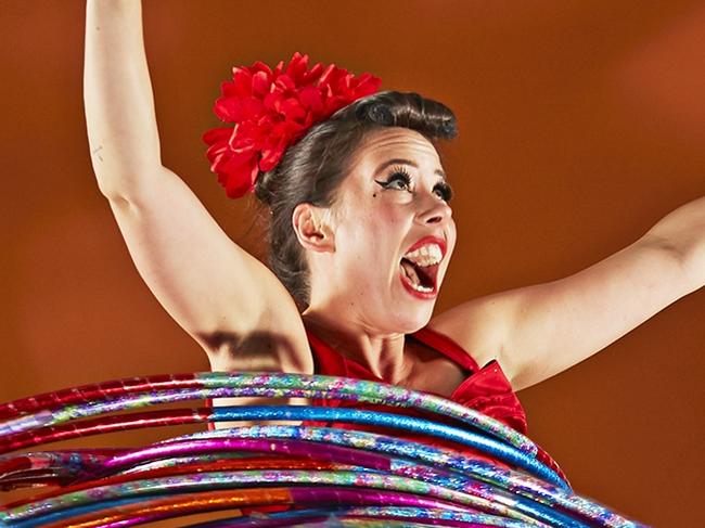 ****NEWS CORP EXCLUSIVE - EMBARGOED FOR 12.01am THURSDAY SEPTEMBER 6, 2018**** GUINNESS WORLD RECORDS 2019 Dunja Kuhn - Most hula-hoops spun simultaneously on multi-body partsGuinness World Records 2017Photo Credit: Ranald Mackechnie/Guinness World Records