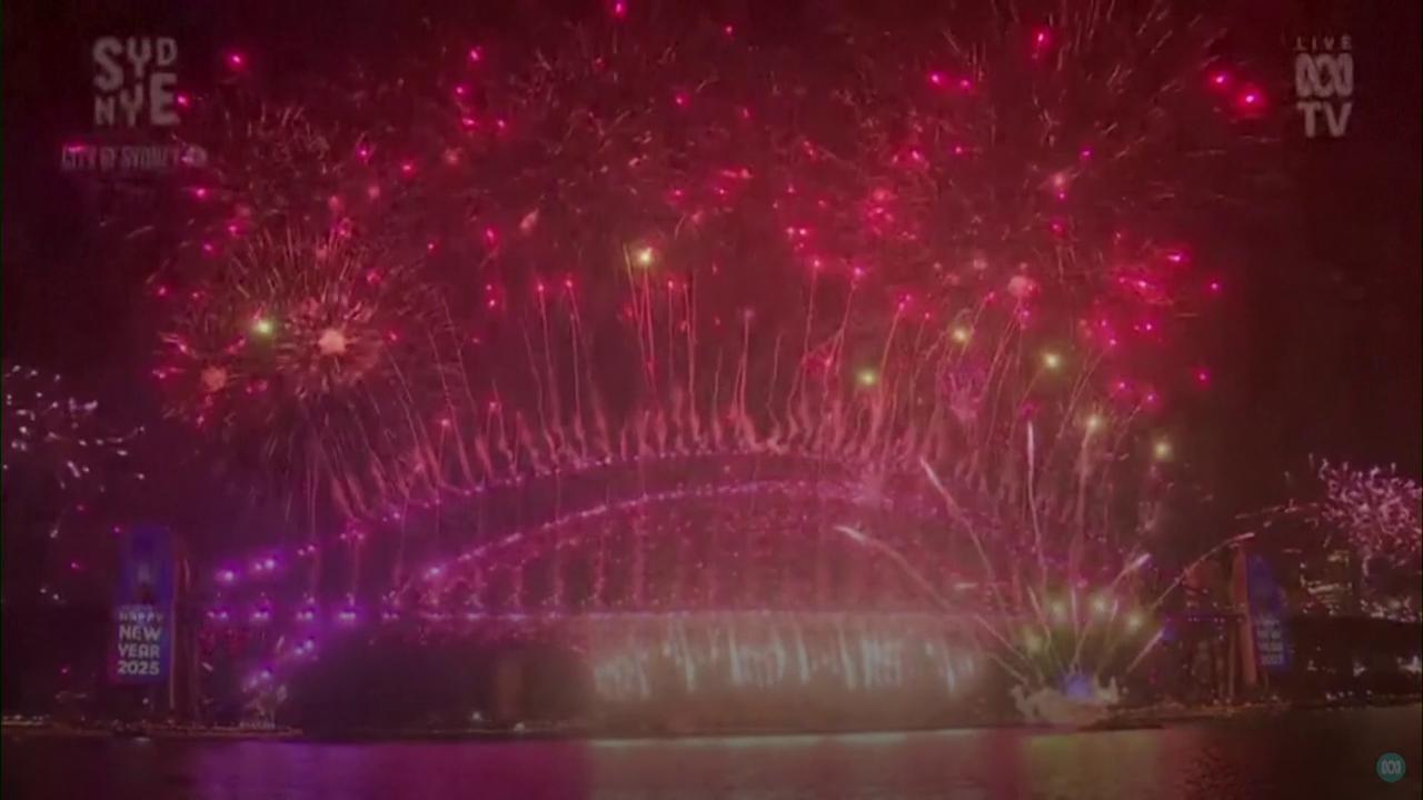 Robbie Williams ushers in new year on Sydney Harbour