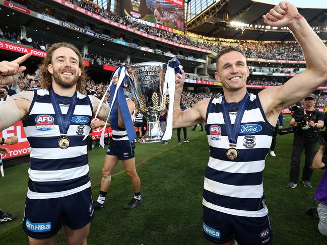 MELBOURNE . 24/09/2022. AFL Grand Final.  Geelong Cats vs Sydney Swans at the MCG.  Joel Selwood and Cameron Guthrie of the Cats      . Picture by Michael Klein