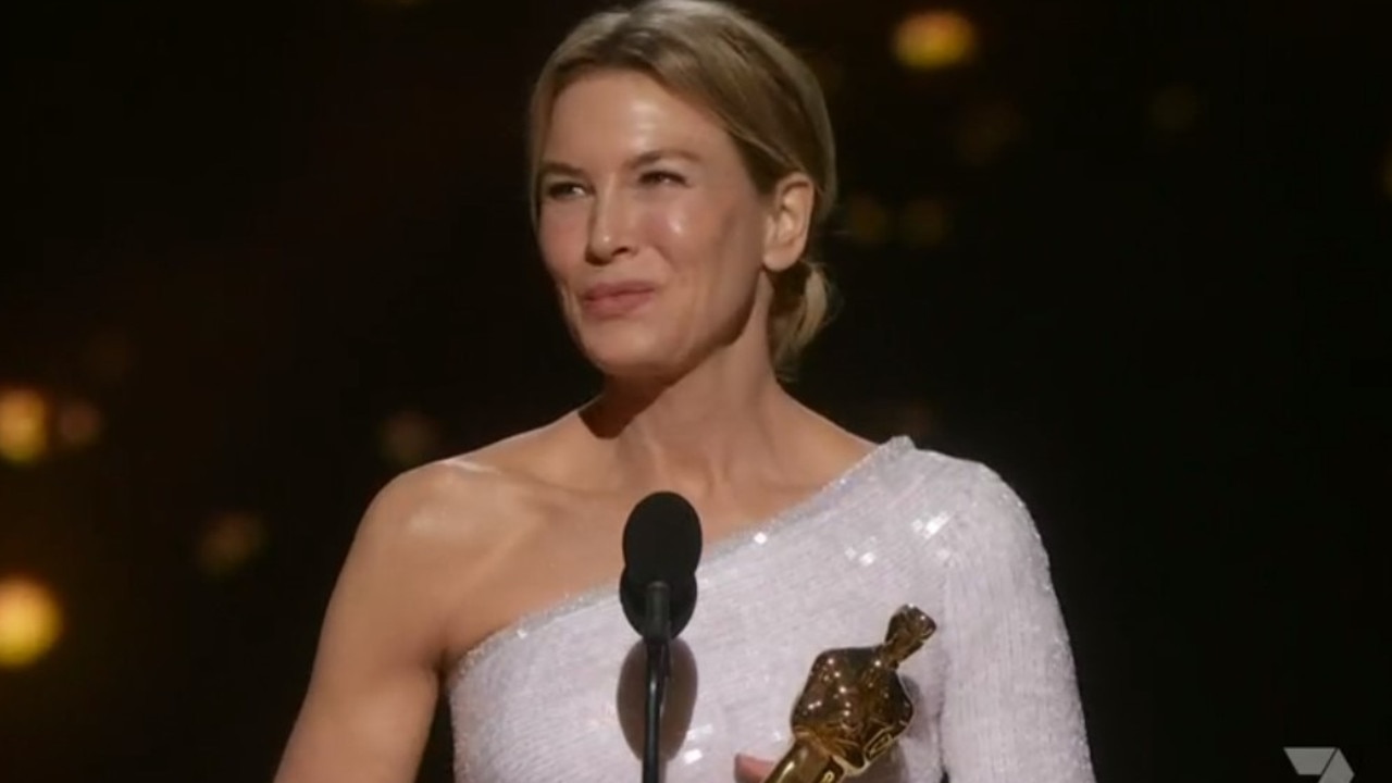 Renee Zellweger picks up the Best Actress Oscar.