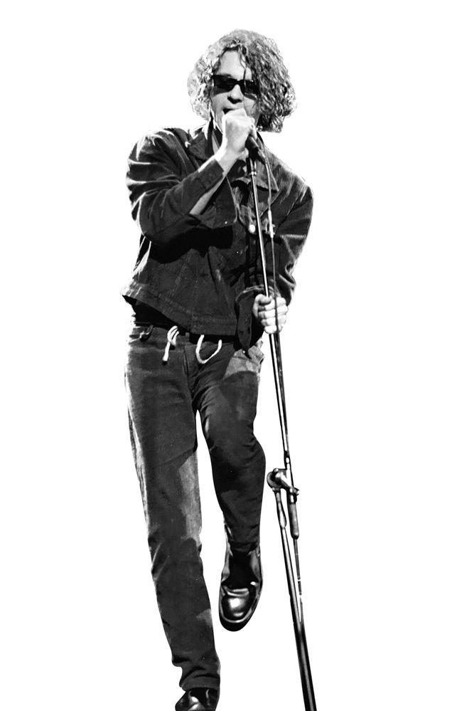 The INXS frontman rehearsing for the 1990 MTV VMAs. (Pic: Getty Images)