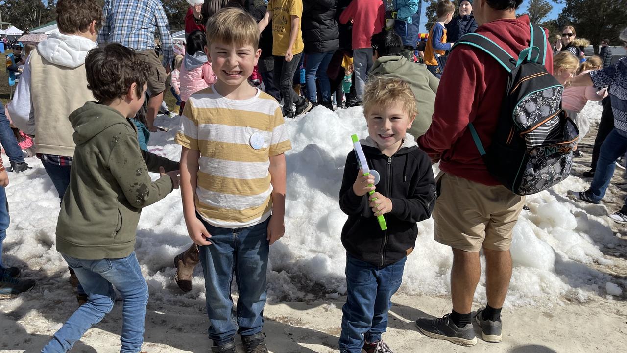 Dominic (9) and Deegan Russell (5) have fun in the snow at the Snowflakes in Stanthorpe 2021 festival. Photo: Madison Mifsud-Ure / Stanthorpe Border Post