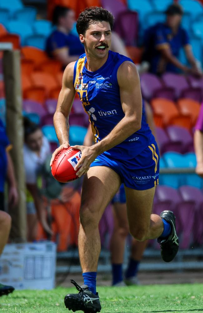 George Wilks playing for Wanderers in the 2024-25 NTFL season. Picture: Celina Whan / AFLNT Media