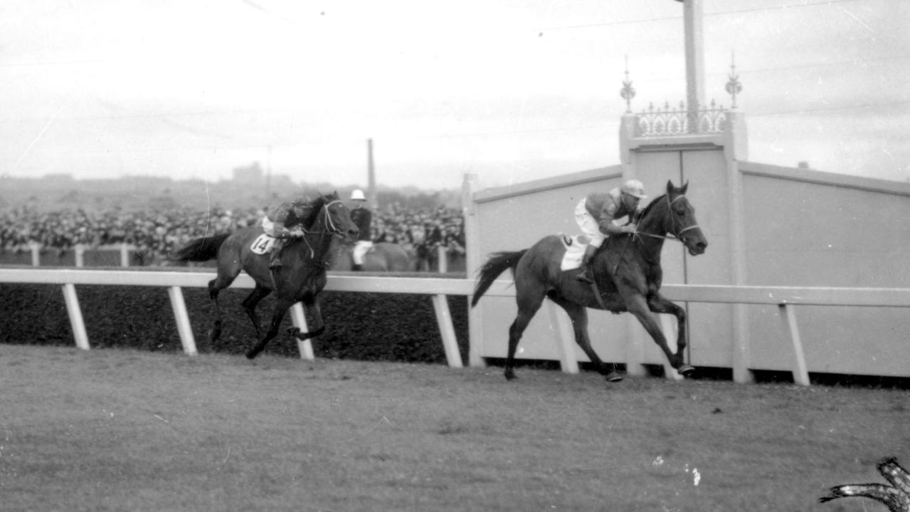 1938 Melbourne Cup. Catalogue wins. Horse racing. HWT ARCHIVAL NEGATIVE. Picture: Archival Negatives / File Photo