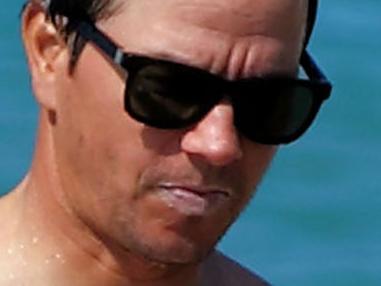 51938228 Mark Wahlberg and his wife Rhea Durham spend a day at the beach with their daughters Grace and Ella Wahlberg in Maui Hawaii on December 31 2015 FameFlynet Inc Beverly Hills CA USA 1 310 505 9876