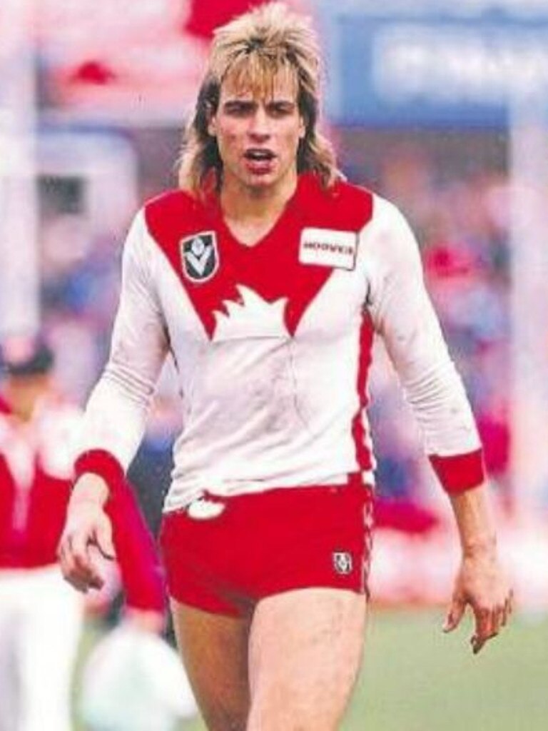 Swans legend Warwick Capper was a fan of the long-sleeve jumper.