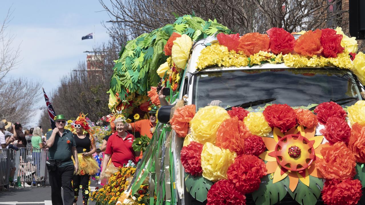 Oak Tree Retirement Village float in the Grand Central Floral Parade. Saturday, September 17, 2022. Picture: Nev Madsen.