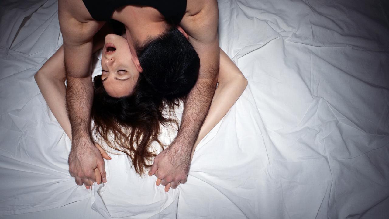 Sexologist reveals how long sex is supposed to last.
