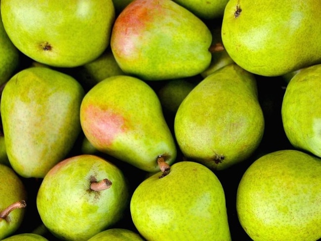 Pears are linked to a reduced risk of heart disease and type 2 diabetes.