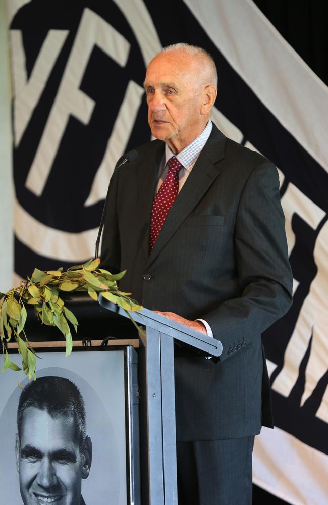 Fred Wooller speaks at a memorial for ‘Polly’ Farmer. Picture: Mike Dugdale