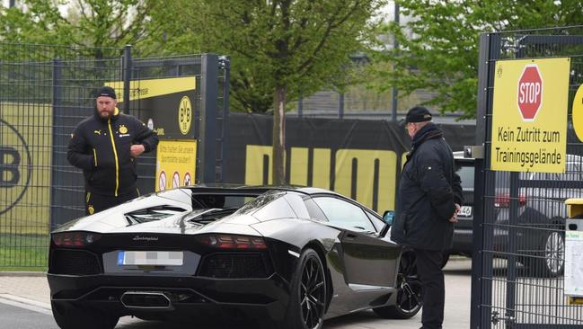 Aubameyang has replaced the Aventador with another, dubbed the Batmobile