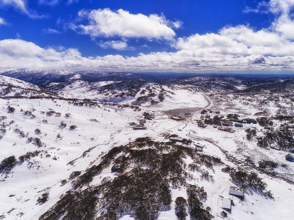 <span>16/21</span><h2>Perisher </h2><p>If there’s something that invigorates and tires the kids out, it’s skiing. <a href="https://www.perisher.com.au/" target="_blank">Perisher</a> is a fan favourite for its beautiful snow-capped mountains, family-friendly vibe, and range of beginners and above ski runs. Just under six hours from Sydney, or two and a half from Canberra, nearly one fifth of the runs are for beginners, with night skiing on offer too.</p>