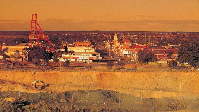 The Kalgoorlie Super Pit and Kalgoorlie skyline. Picture: Tourism Western Australia