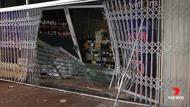 Suspects remain on the run after ramming Cellarbrations Blackwood before robbing it. Picture: 7 News